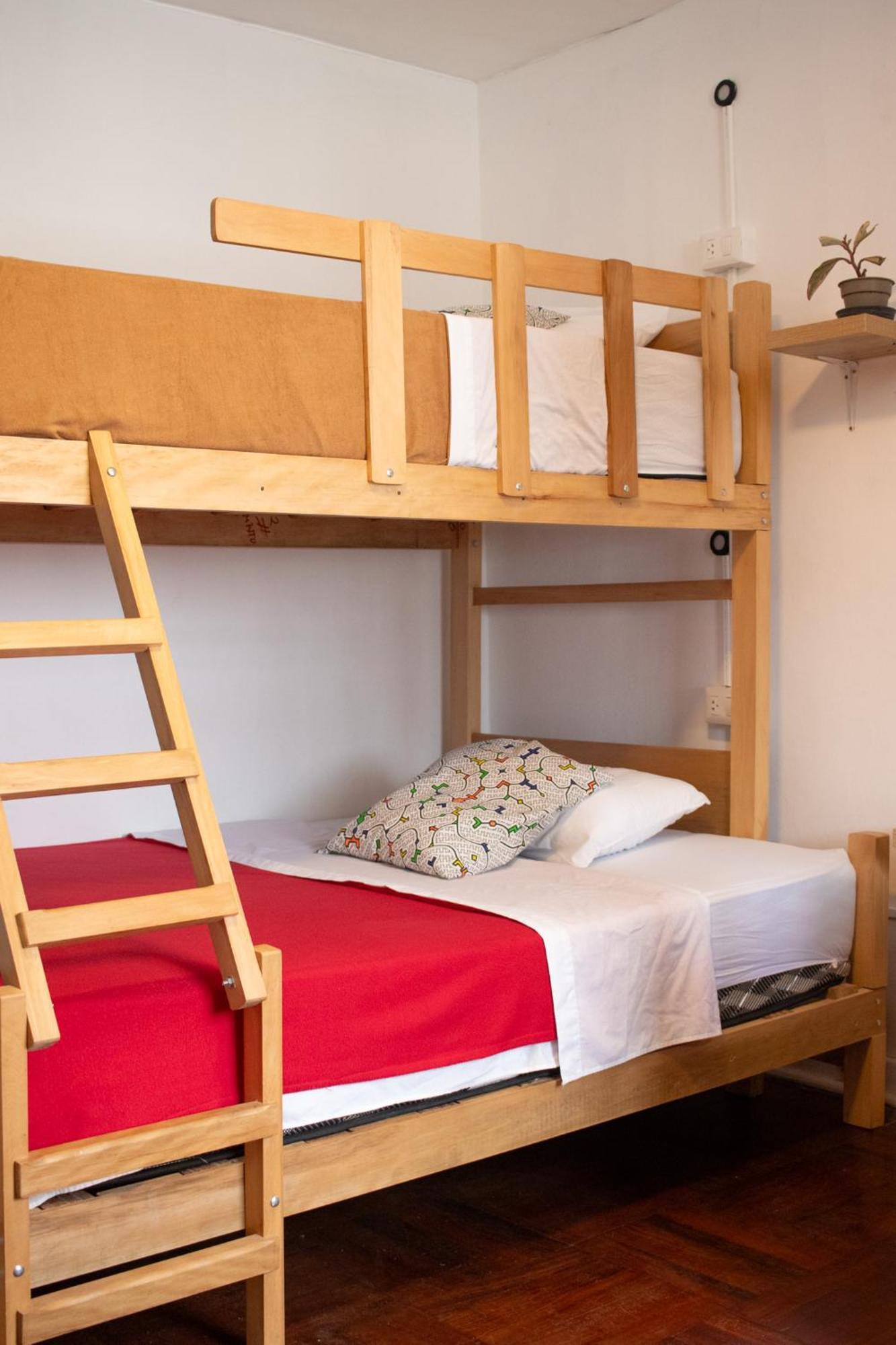 Temazcal Hostel Лима Экстерьер фото